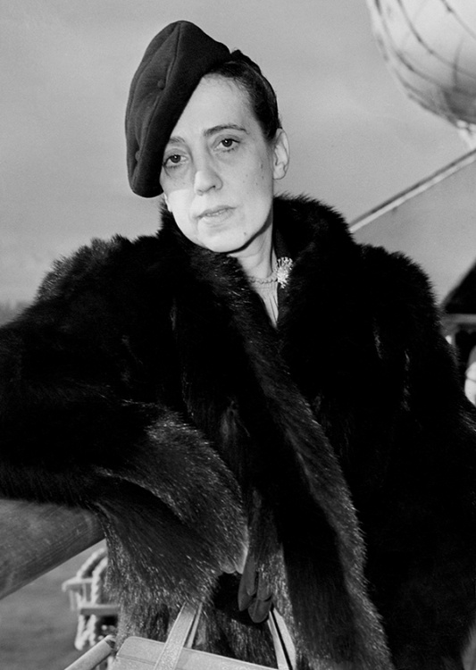 Parisian fashion designer Elsa Schiaparelli (1890-1973) in 1937 (Photo by AFP)